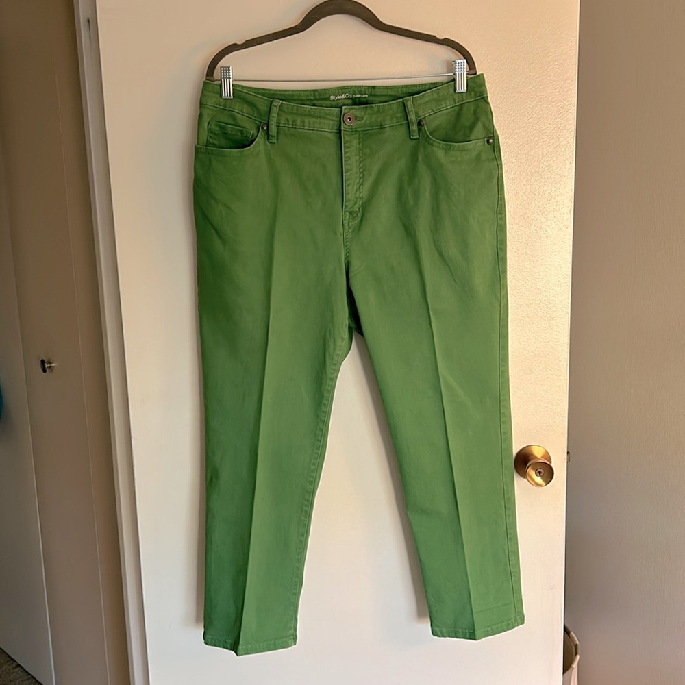 Style&Co curvy capris, almost new. 37.5” long; cuffable cotton/spandex denim.